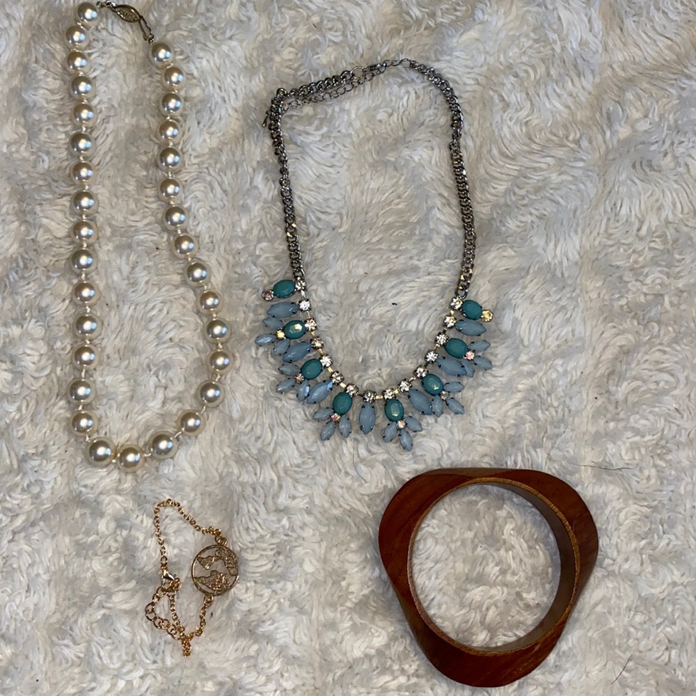 2/15 Fashion Jewelry Lot
